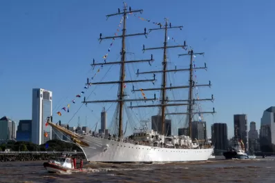 Mi hija está mal, dice el padre de una tucumana en la Fragata Libertad