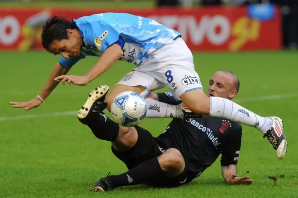 Atlético encontró el gol sobre el final y rescató un punto ante Huracán
