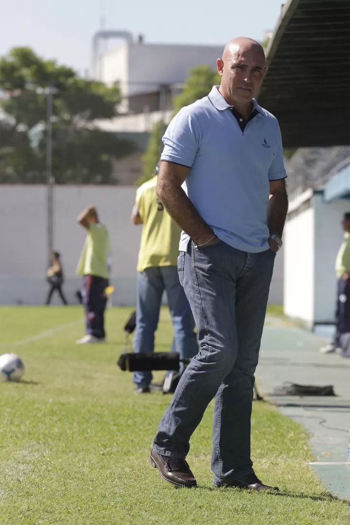 NUEVO AIRE. Llop sucedió a Rivoira en Huracán, un equipo comprometido con el promedio como lo está Atlético. LA GACETA / ARCHIVO