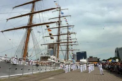 Cerca de 300 marinos de la Fragata Libertad llegarán mañana a la Argentina