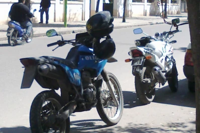 Entre bomberos no se pisan la manguera