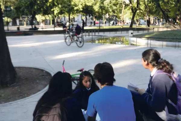 Droga y alcohol: Todo empezó en la plaza