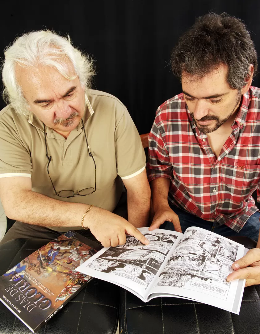 HISTORIETISTAS. Soria y Sejo reviven la historia de Belgrano, que se puede palpar en cada viñeta. LA GACETA / FOTO DE OSCAR FERRONATO 