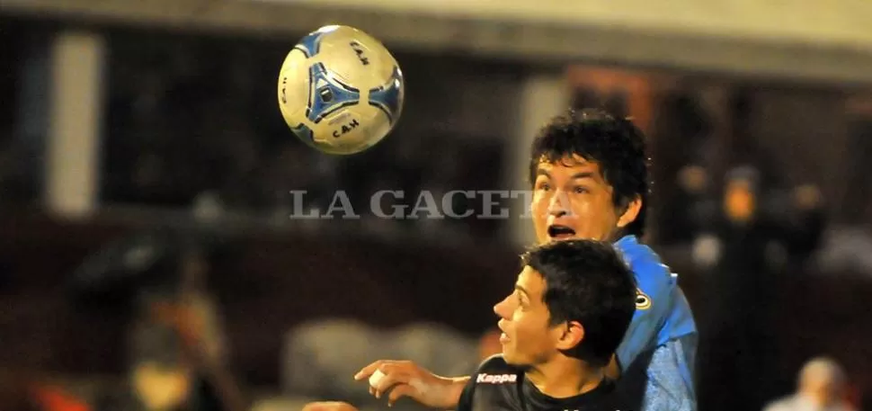 MAS VALIOSO. Aunque ayer falló un penal, el Pulguita es el jugador más importante del decano. FOTO DE GABRIEL NAPOLI ESCALERO (ESPECIAL PARA LA GACETA)