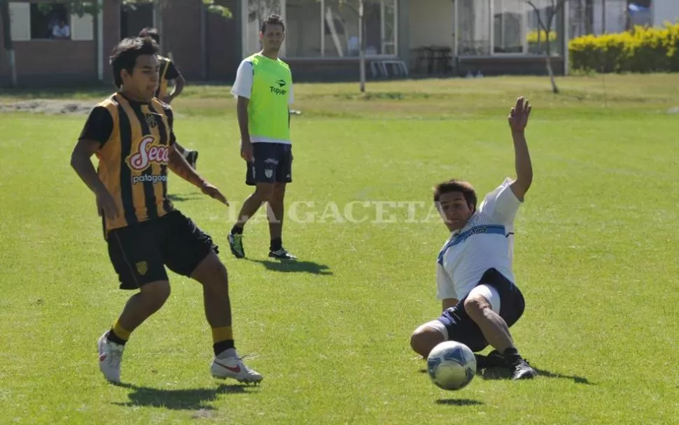 DEMASIADO. Los suplentes de Atlético superaron claramente al equipo que pelea el campeonato de la Liga Tucumana. LA GACETA / JORGE OLMOS SGROSSO