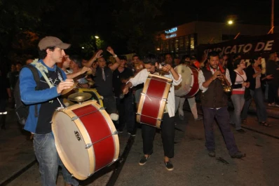 Bloquearon la salida de los diarios Clarín y La Nación