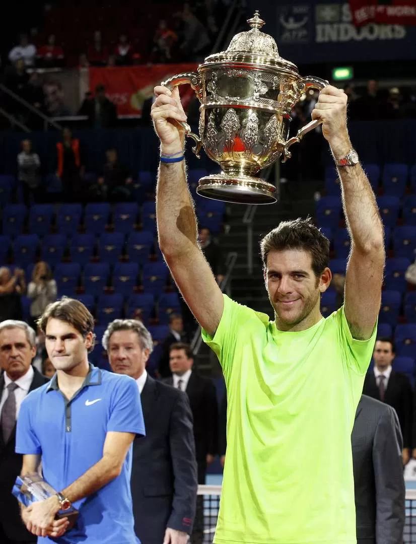 UN TROFEO MAGNÍFICO. Juan Martín del Potro venció a domicilio a Roger Federer. 