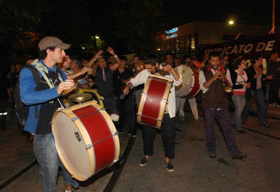SORPRESIVA. La protesta impidió la distribución de los ejemplares. FOTO TOMADA DE LANACION.COM.AR