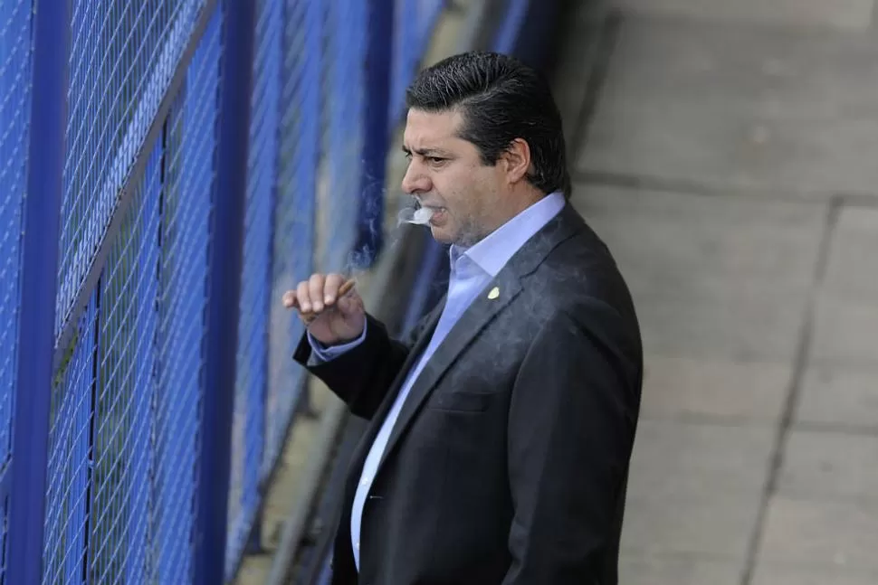 OPINION PRESIDENCIAL. Los jugadores de Boca tienen que hablar dentro de la cancha y no afuera, pero eso le diré a los jugadores cara a cara, resaltó Daniel Angelici, sobre las polémicas declaraciones de Schiavi y Rodríguez. DYN