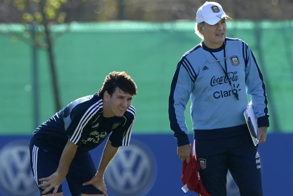 CONDUCTOR. El entrenador Alejandro Sabella convocó a Messi y a los mejores jugadores que están en Europa, para jugar el amistoso contra Arabia Saudita, el próximo 14 de noviembre. 