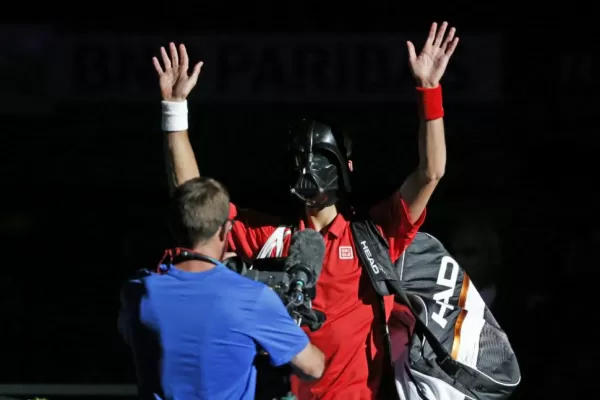 Djokovic se sumó a los festejos de Halloween antes de caer ante Querry