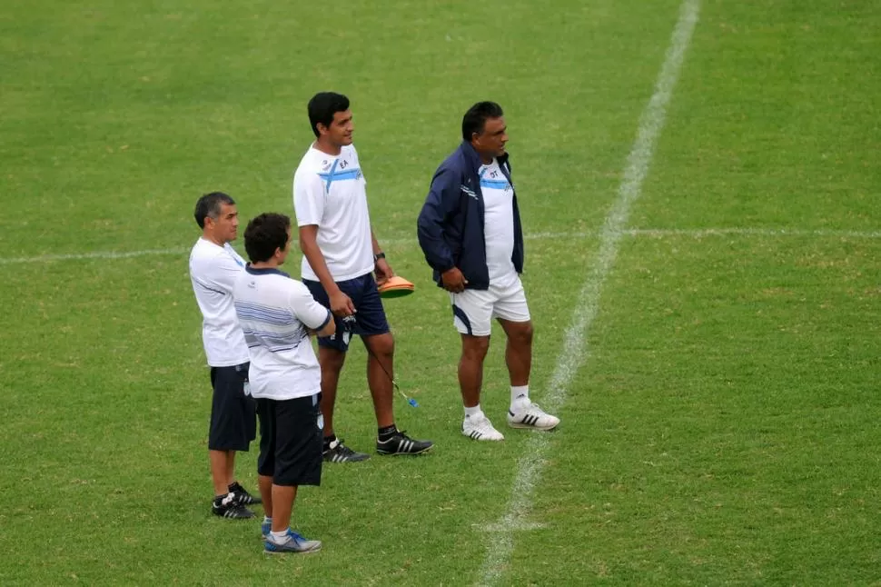 A TENER TODO EN CUENTA. Rodríguez estudiará a Chicago para no llevarse una sorpresa el domingo, por la fecha 13. 