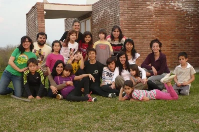 La escuela actual destaca el error; un nuevo paradigma debería basarse en las virtudes