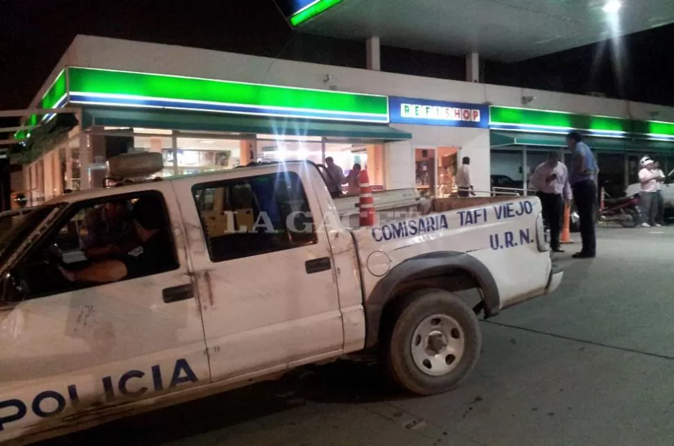 EN TAFI VIEJO. La mujer llegó a la estación de servicio citada pero los supuestos captores nunca aparecieron. LA GACETA / FOTO DE MIGUEL VELARDEZ