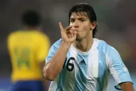 Agüero prometió de regalo la camiseta de Argentina para el hijo de Messi