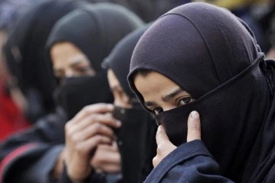 Pakistán: murió una adolescente quemada con ácido por sus padres