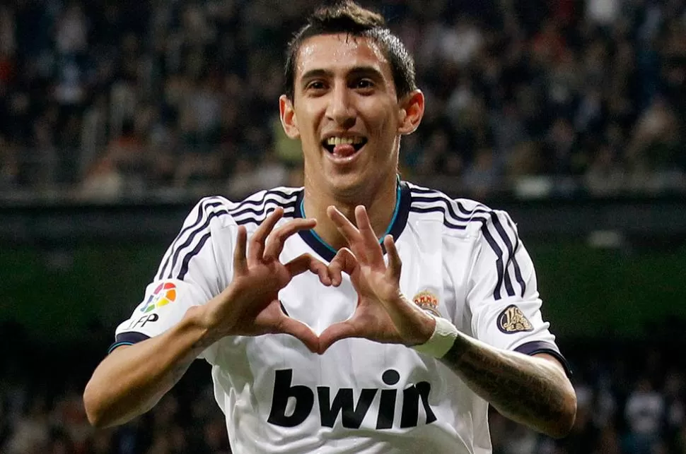 ENAMORADO DEL GOL. Di María anotó y celebró con su marca personal. REUTERS