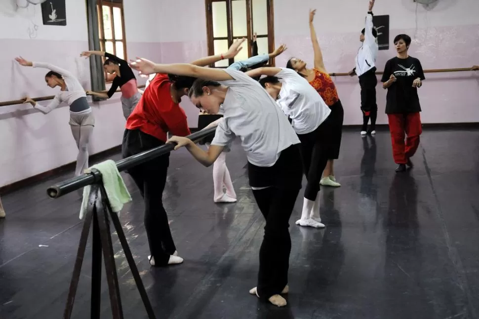 VOCACION. La danza clásica no desaparecerá de la ESEA, pero compartirá cartel con otras populares, contemporáneas, y latinoamericanas. LA GACETA / FOTO DE JUAN PABLO SANCHEZ NOLI (ARCHIVO)