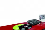 El DJ Ibáñez DJ Pone la música en la fiesta santa