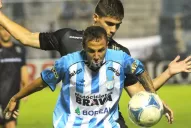 Atlético ganó de carambola en Mataderos