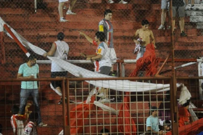 La Policía decidió poner freno a los barras