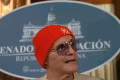 Despiden los restos de Leonardo Favio