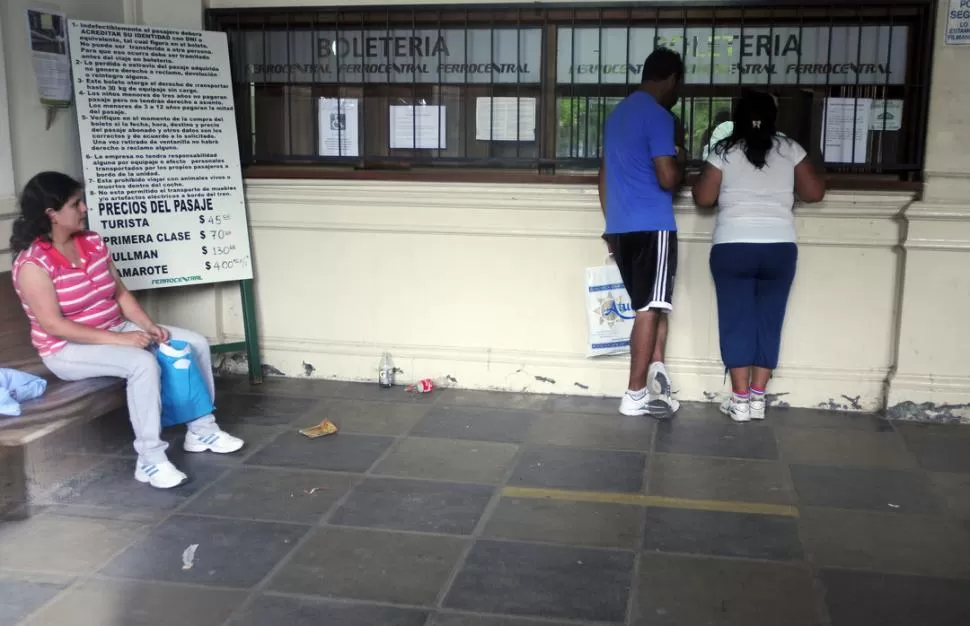 EL AHORRO VALE LA ESPERA. Los precios en tren van desde $ 45 (turista) a $ 400 (camarote para dos personas). LA GACETA / FOTO DE ANALíA JARAMILLO 