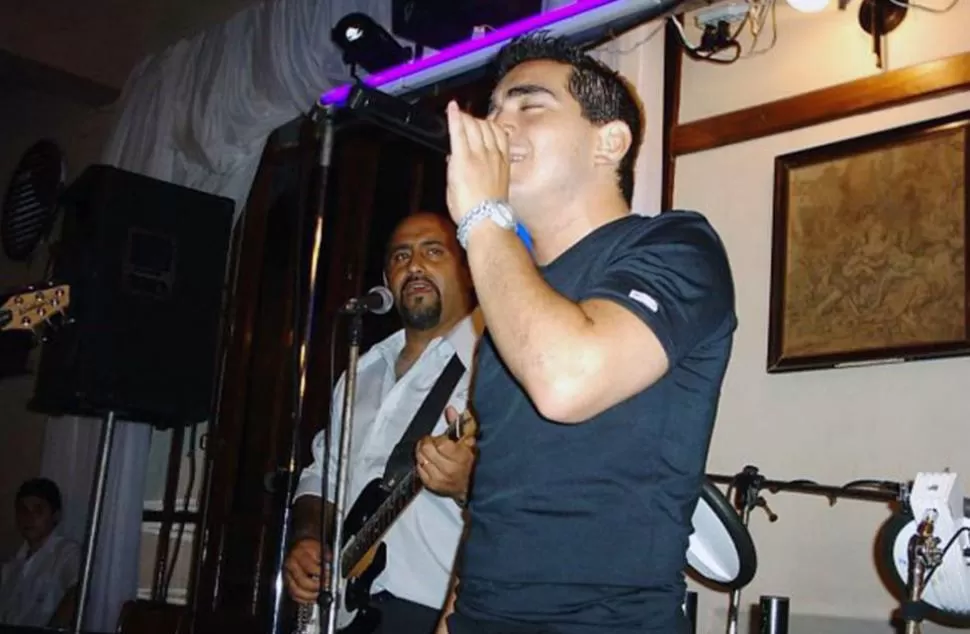 OTRO OFICIO. Además de empleado bancario, Ramiro Martín, también es cantante. ARCHIVO LA GACETA