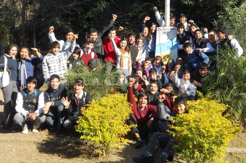 ACTITUD. Los chicos taficeños se hicieron cargo de todo el suplemento de mañana. LA GACETA / FOTO DE OSCAR FERRONATO
