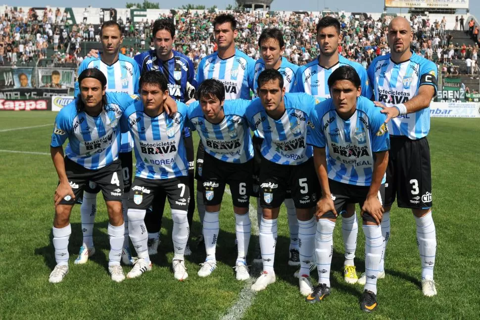 VA BIEN. El equipo que consiguió el triunfo contra Nueva Chicago. MATÍAS NÁPOLI /ESPECIAL PARA LA GACETA