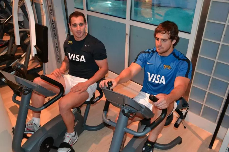 DE REGRESO. El tucumano Nicolás Sánchez trabaja en el gimnasio junto a Joaquín Tuculet. FOTO PRENSA UAR