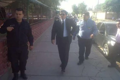 Encuentran un muerto en el techo de una escuela