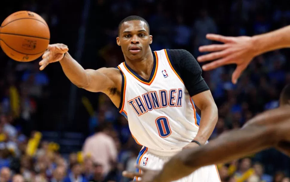 CALIENTE. Con sus 19 puntos, el ex base de UCLA fue determinante en el triunfo de los Thunder.  REUTERS