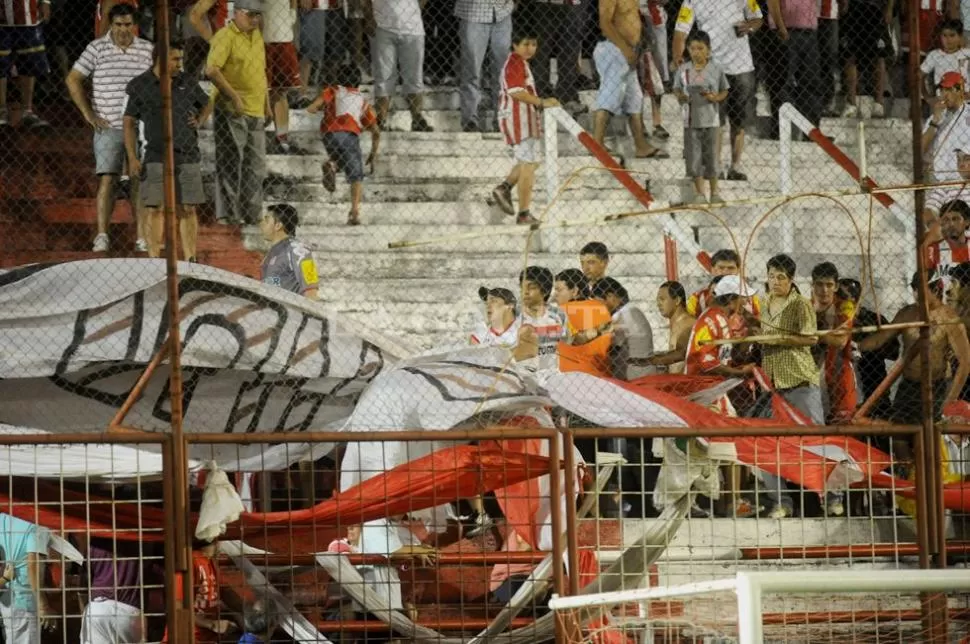 INCIDENTES. El domingo, fuerzas de choque de La Brava y La Banda del Camión echaron de la tribuna a Los Legendarios. LA GACETA / FRANCO VERA