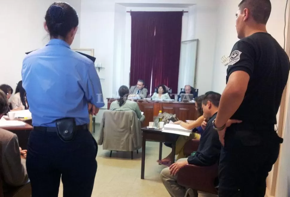 PRIMERA AUDIENCIA. Mena está acusado de haber matado a Quijano. LA GACETA / FOTO DE MIGUEL VELARDEZ