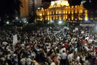 Una multitud protestó contra el Gobierno en la plaza Independencia por el 8N