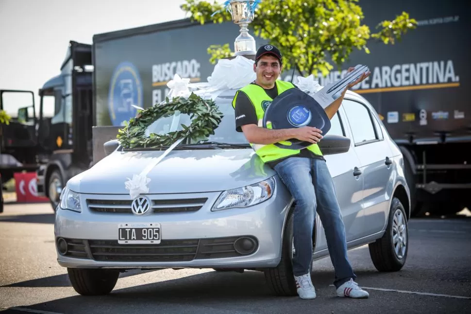 CELEBRANDO. Serrano se llevó un auto cero kilómetro como premio. PRENSA SCANIA