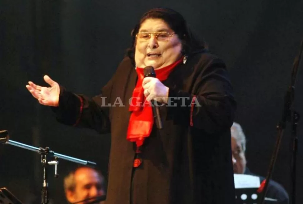 INOLVIDABLE. Mercedes Sosa inmortalizó Canción con todos. ARCHIVO LA GACETA