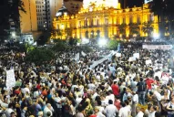 Colmaron la plaza para repudiar al Gobierno