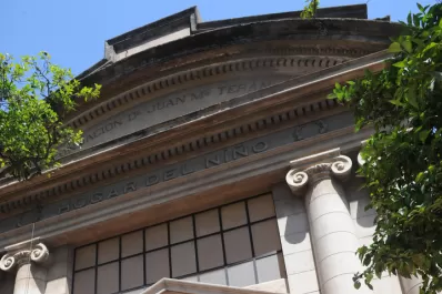 En esta casona que cobija mamás adolescentes Miguel Ángel Estrella aprendió a tocar el piano