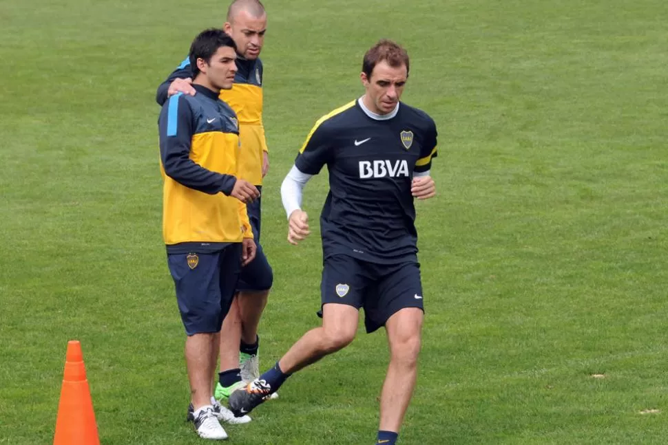 AFUERA. Con la baja de Somoza (con la pelota), Erbes ocuparía su lugar en la cancha. TELAM