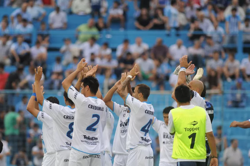 PARA APLAUDIR. El 'decano' sumó su segundo triunfo consecutivo al vencer a Olimpo. (LA GACETA/FRANCO VERA)