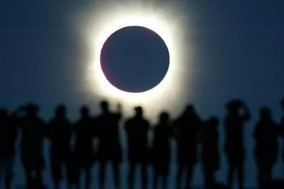 Claves para ver el eclipse solar de forma segura