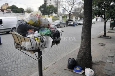 Una protesta gremial demora la recolección de basura en la capital