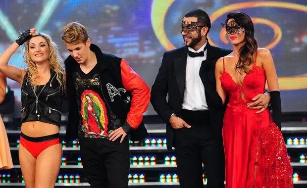 SENTENCIADOS. Alexander Caniggia y Karina Jelinek, antes de conocer el veredicto del público. FOTO TOMADA DE CIUDAD.COM.AR