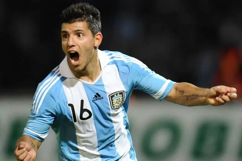 SIEMPRE FIGURA. 'Kun' Agüero es tan querido como Messi en Arabia Saudita