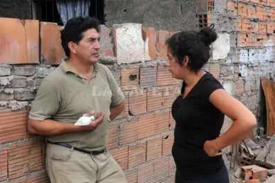 Apedrearon la casa de la familia de Barbarita Flores e hirieron a su padre