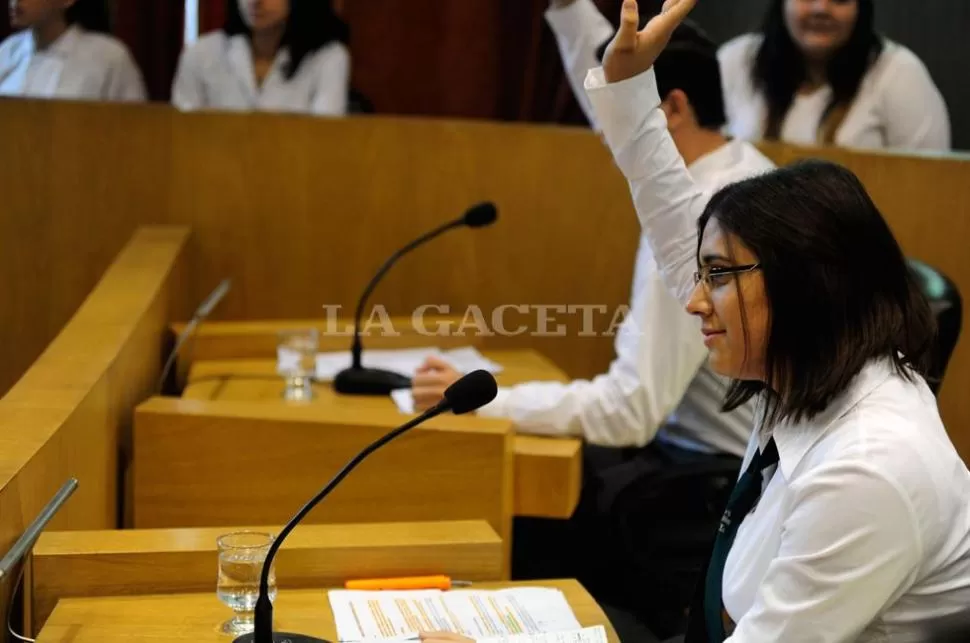 VOTACION. Las propuestas elaboradas por los estudiantes fueron debatidas en el Concejo Deliberante. LA GACETA / FOTO DE JORGE OLMOS SGROSSO