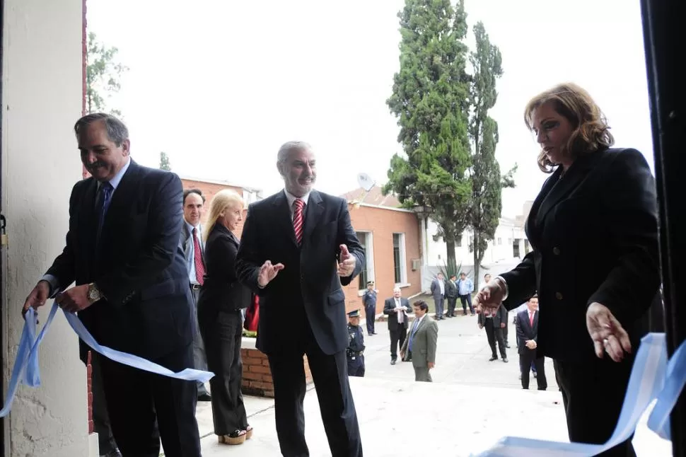 CORTE DE CINTAS. La oficina inaugurada funcionará en Laprida al 1.000. LA GACETA / FOTO DE ANALíA JARAMILLO