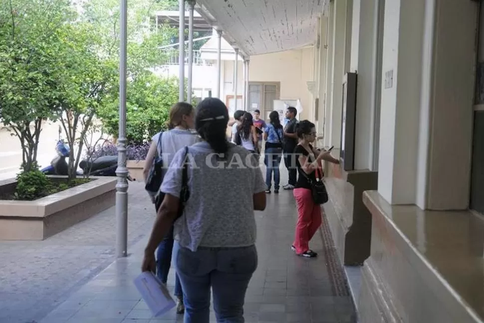 CONTIENDA INTERNA. Los alumnos de Bioquímica podrán votar entre tres agrupaciones. ARCHIVO LA GACETA